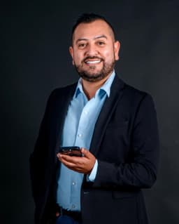 Dr. Gonzalo González